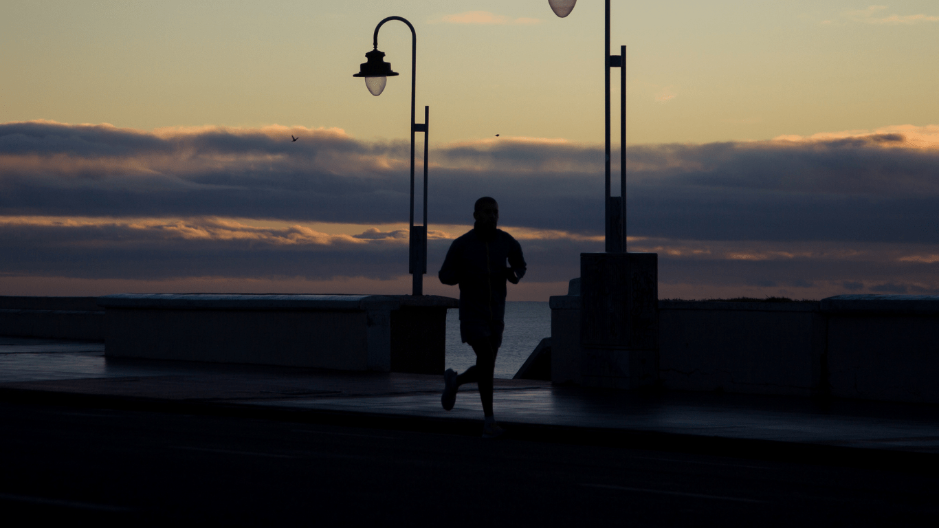 Night Running Tips How to Stay Safe and Visible on Evening Runs