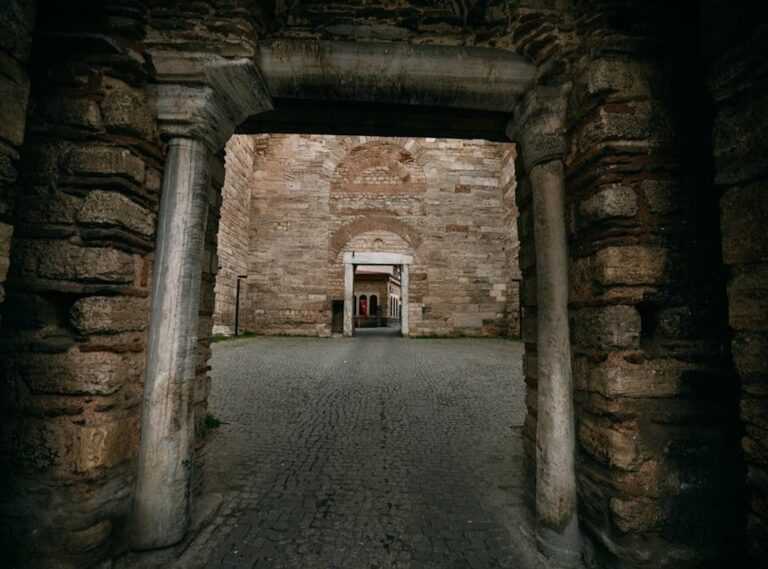 How Old Is Sandiro Qazalcat